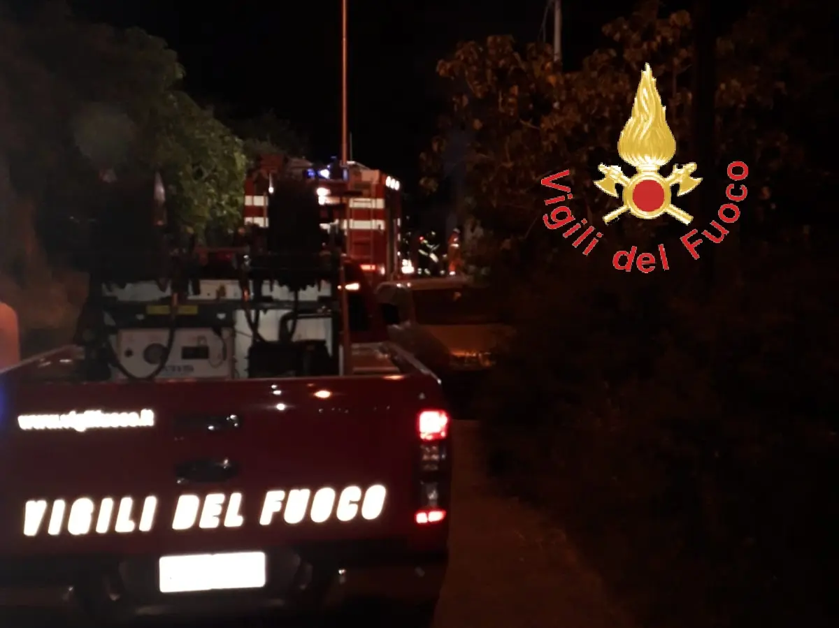 Eplode bombola di gas, un ferito nel catanzarese sul posto i VVF e Suem118