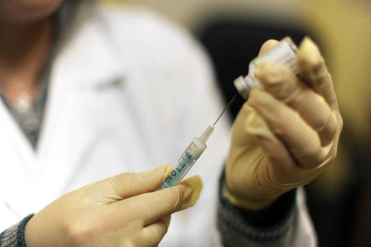 Vaccino Oxford, ora test anche su bambini e anziani