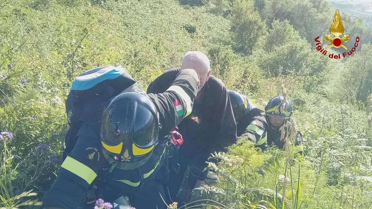 Precipita un parapendio a Pizzo. soccorso e recuperato dai VVF (Foto e Video)