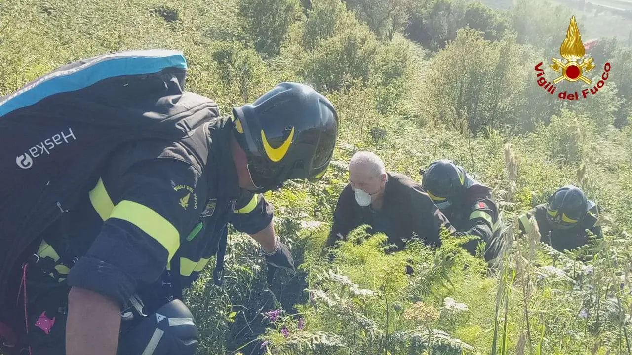 Precipita un parapendio a Pizzo. soccorso e recuperato dai VVF (Foto e Video)