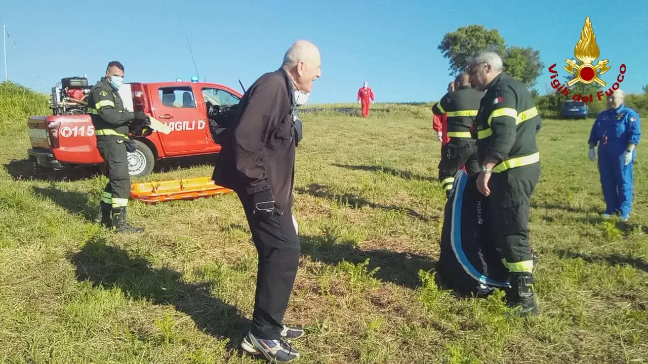 Precipita un parapendio a Pizzo. soccorso e recuperato dai VVF (Foto e Video)