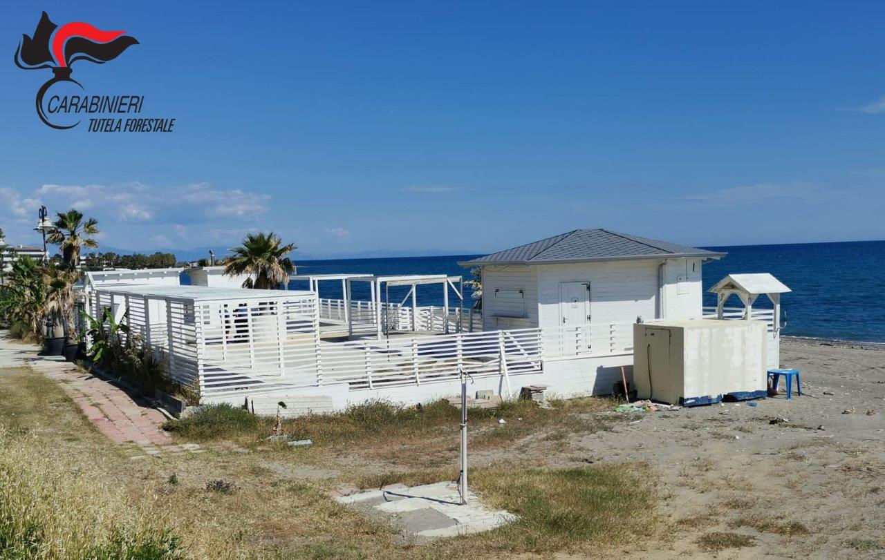 Calabria: Cc sequestrato stabilimento balneare (Foto)