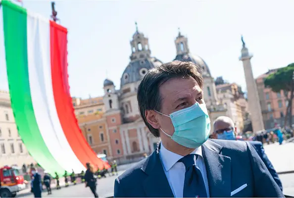 Giuseppe Conte: Non c’è tempesta che possa piegare questa bandiera