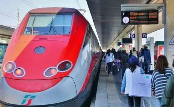 Fase 2: emozione in stazione a Torino,"torno  a casa nella mia Calabria"