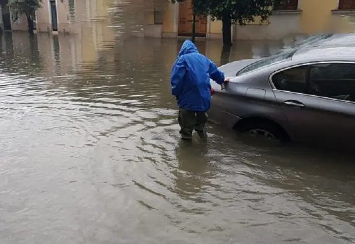 Meteo: Nubifragi e allagamenti mezza Italia. Ecco l'evoluzione per le prossime ore