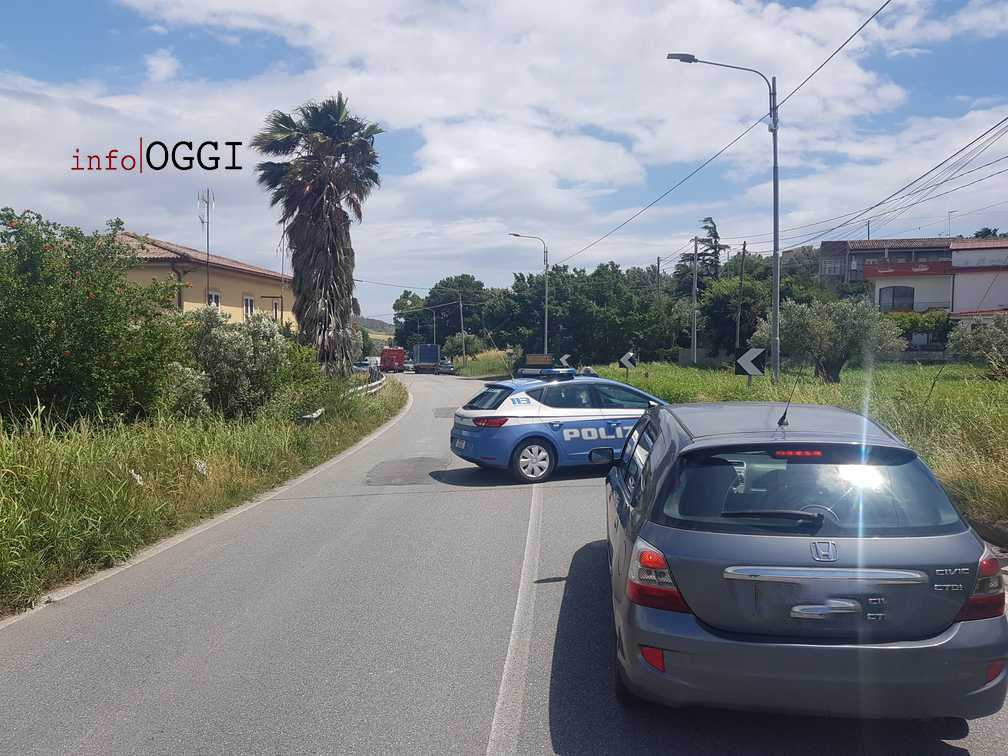 Incidente Stradale: Catanzaro, pauroso scontro frontale in via Fiume Busento Zona Santo Janni