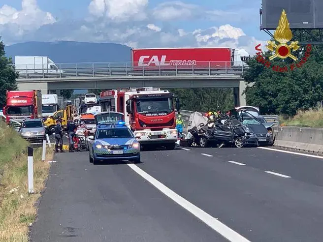 Tragedia su A1, incidente mortale, 4 morti e 2 feriti, padre bimbe arrestato per omicidio stradale