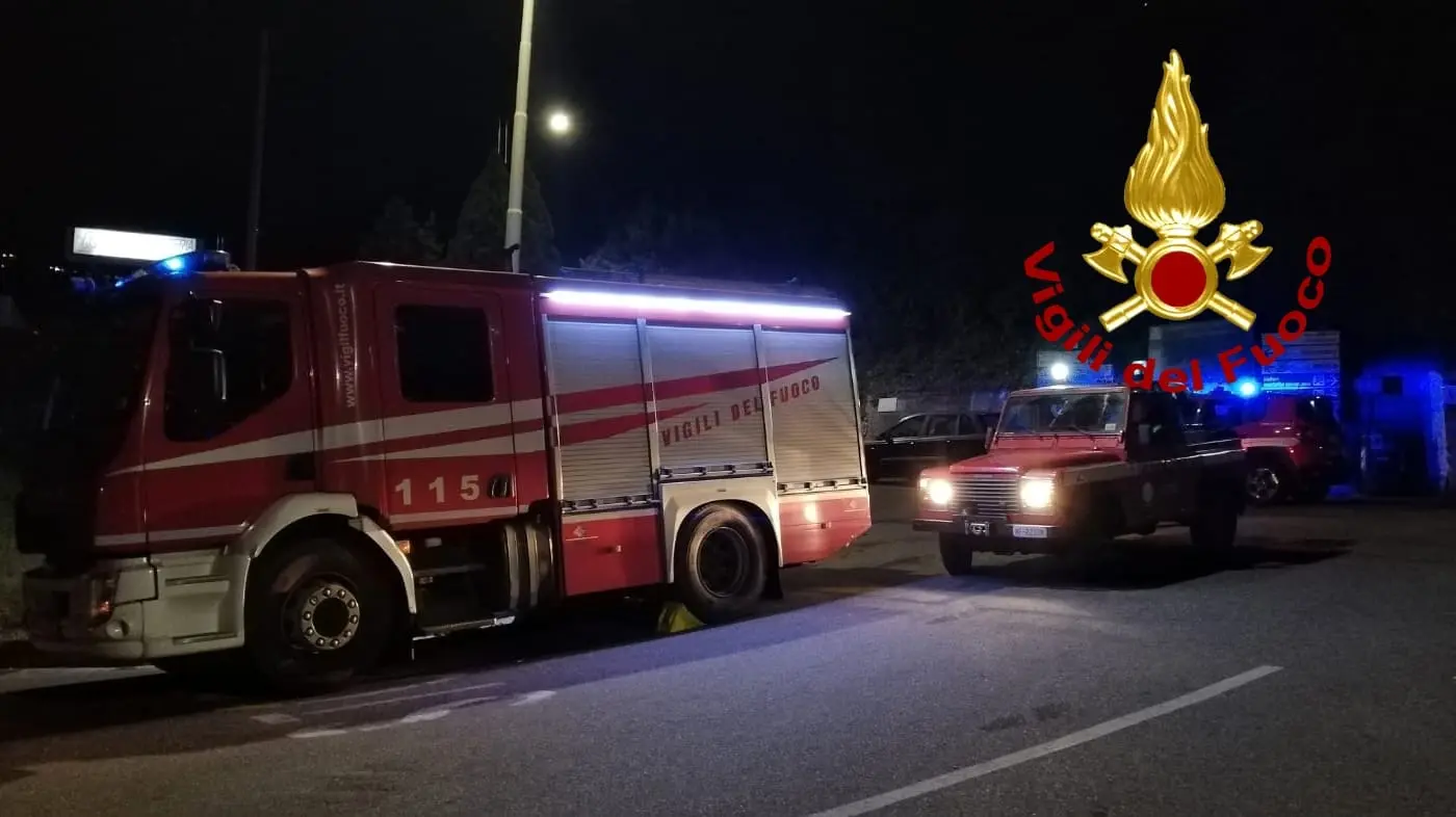 Incidente stradale. Falerna: ribaltamento autotreno trasporto di olio vegetale. Intervento dei Vvf