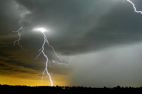 Meteo: Vortice di bassa pressione, porta rovesci e temporali. Ecco il dettaglio con previsioni