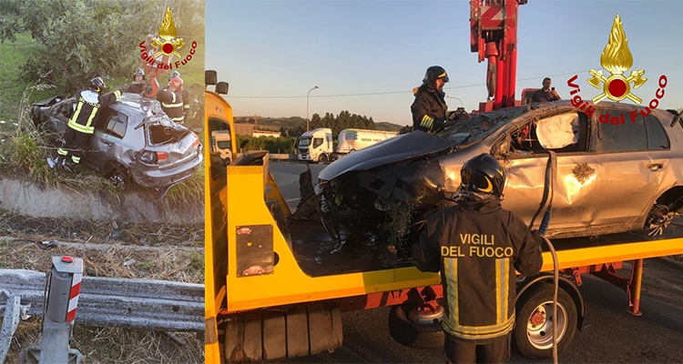 Incidente Stradale, SS106 località Simeri Crichi i Vvf estraggono dalle Lamiere 2 passeggeri