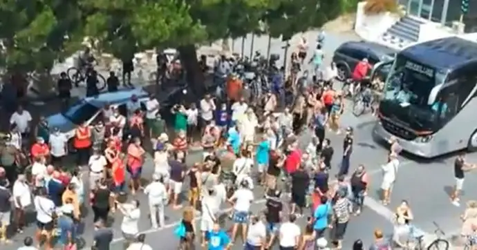 Migranti: protesta in Calabria per arrivo positivi al Covid