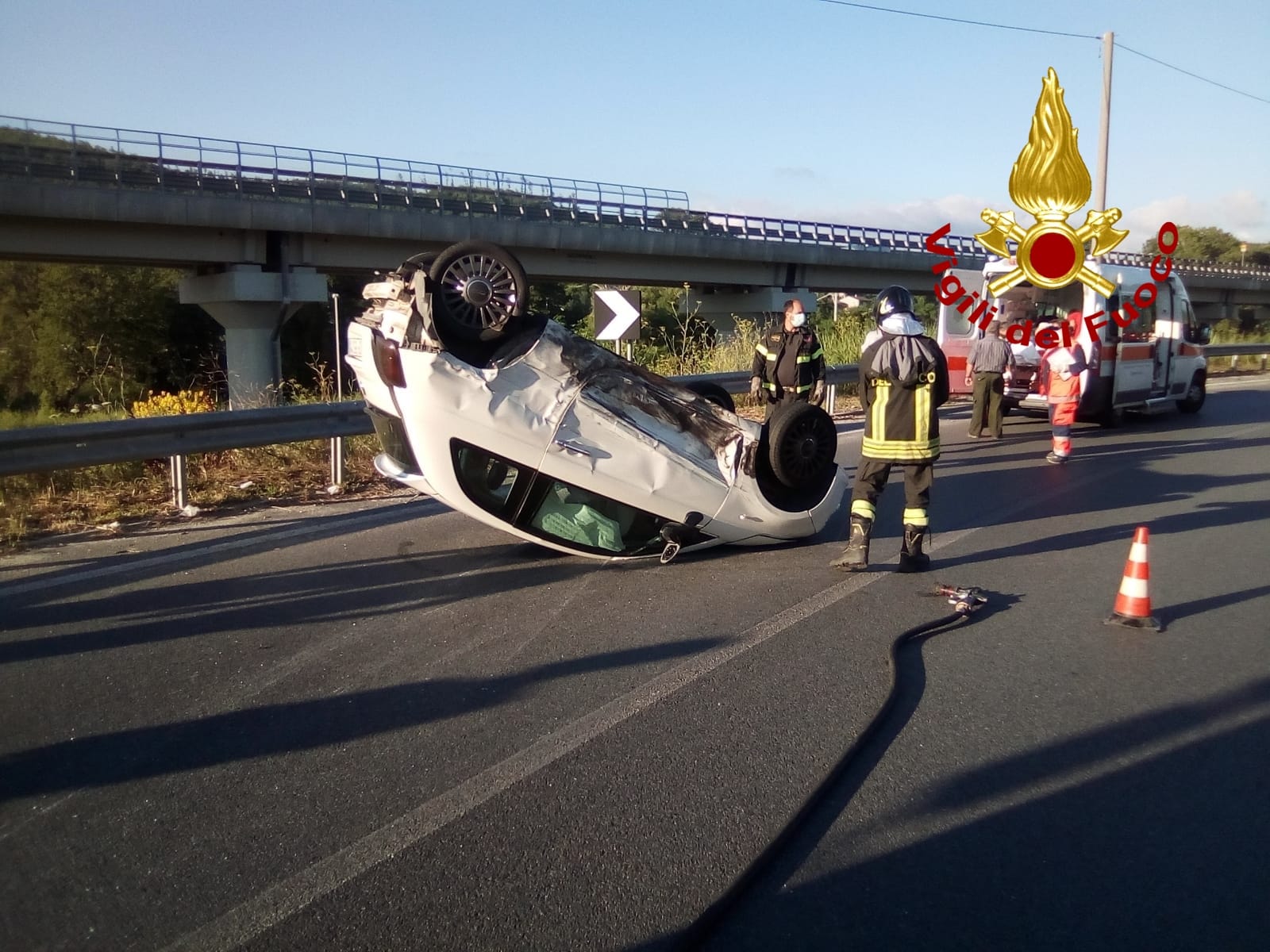 Incidente stradale. Chiaravalle: bilancio dello scontro frontale è di due feriti intervemto dei Vvf