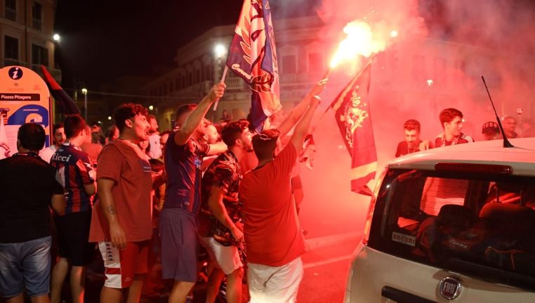 Calcio. Crotone ufficiale é Serie A. "Festa sino all'alba per promozione"