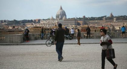 Non si puo morire cosi, morto 21enne caduto dalla terrazza di Roma