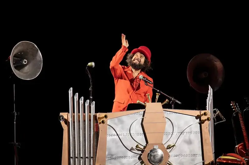 Con Vinicio Capossela al teatro dei ruderi di Cirella, martedì’ riparte “Fatti di Musica 2020”