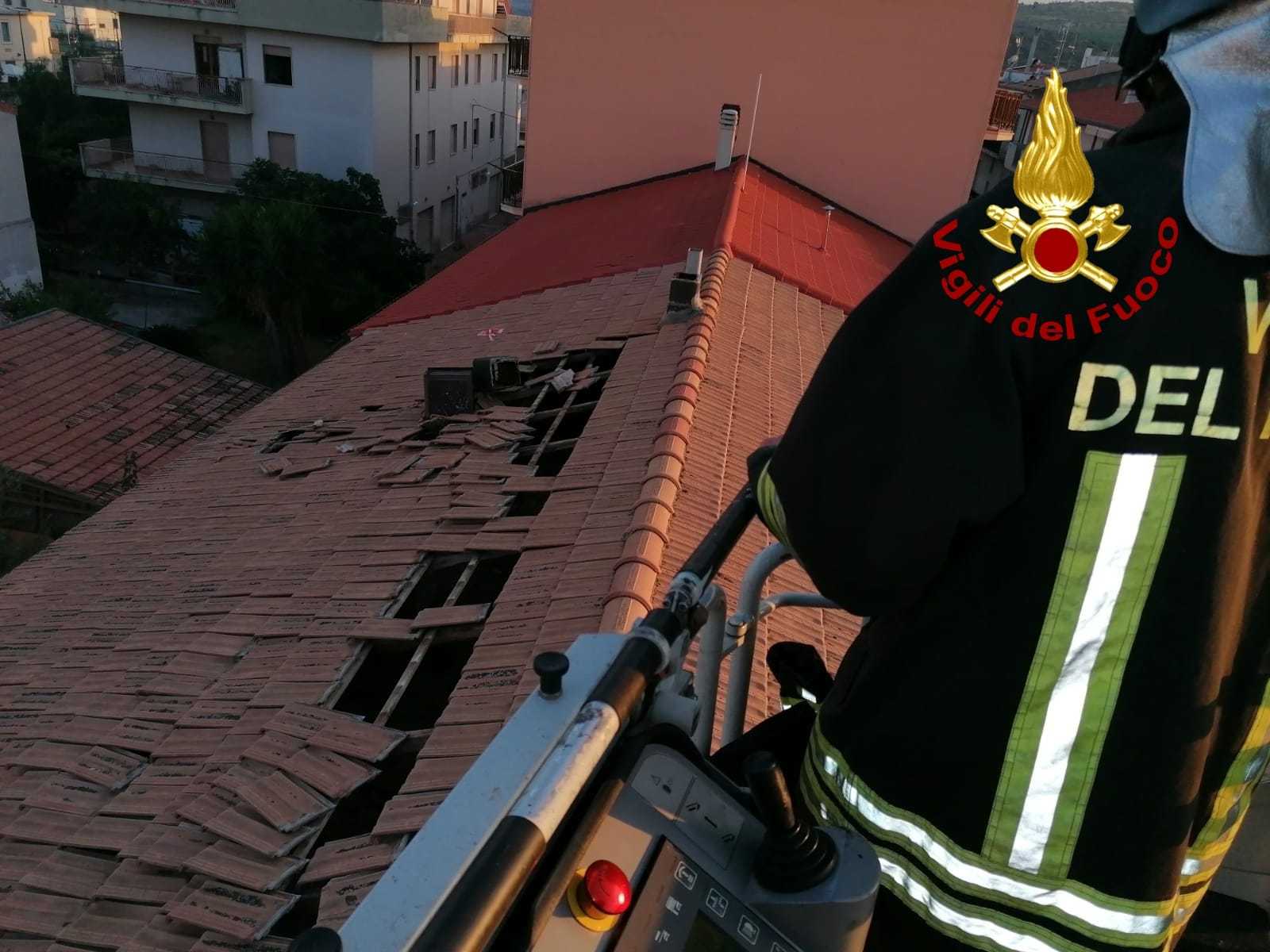 Calabria tromba d'aria, numerose richieste di soccorso ai Vvf (Foto)