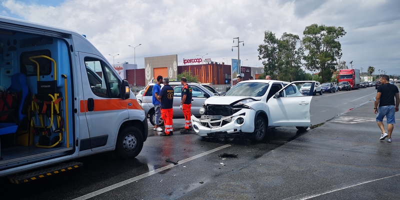 Incidente stradale SS106 Loc. Passo Vecchio Crotone