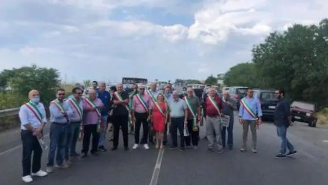 Problema rifiuti. Sit-in di protesta dei Sindaci della locride