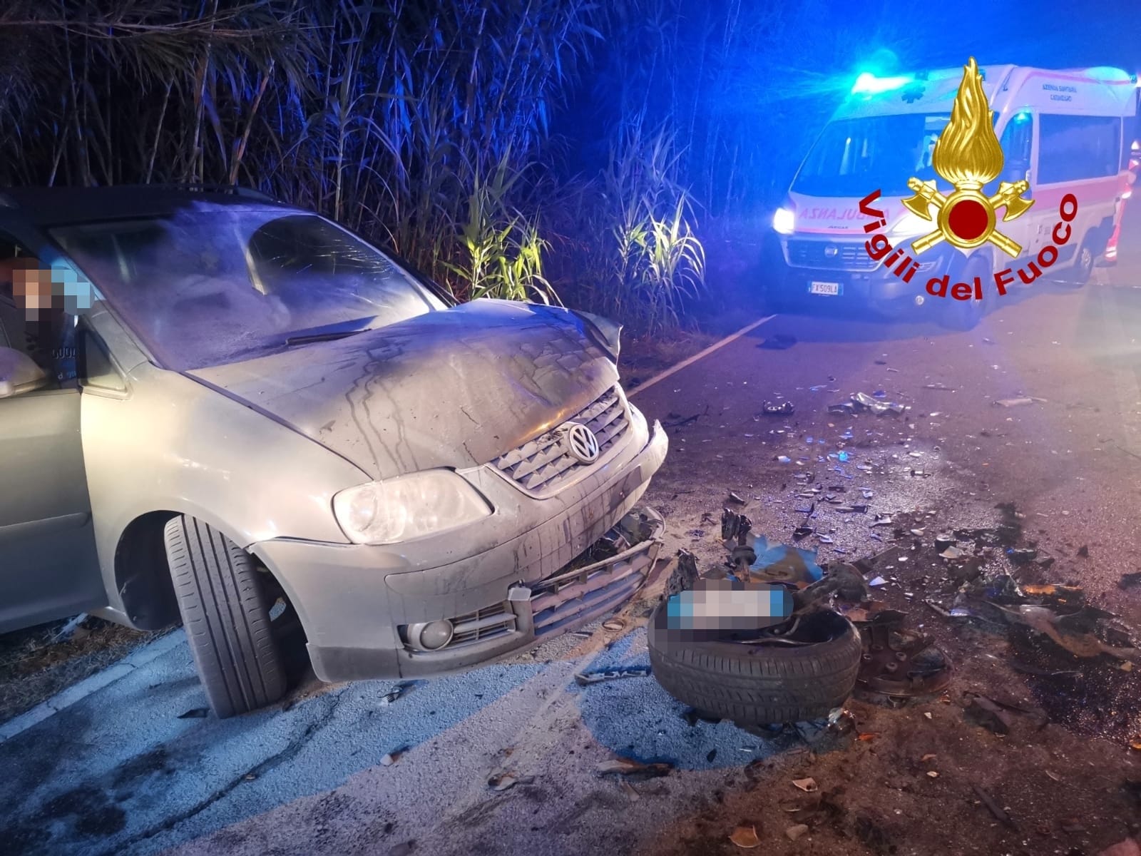 Incidenti stradali: Gizzeria. Un frontale con incendio auto, bilancio 4 feriti intervento dei Vvf