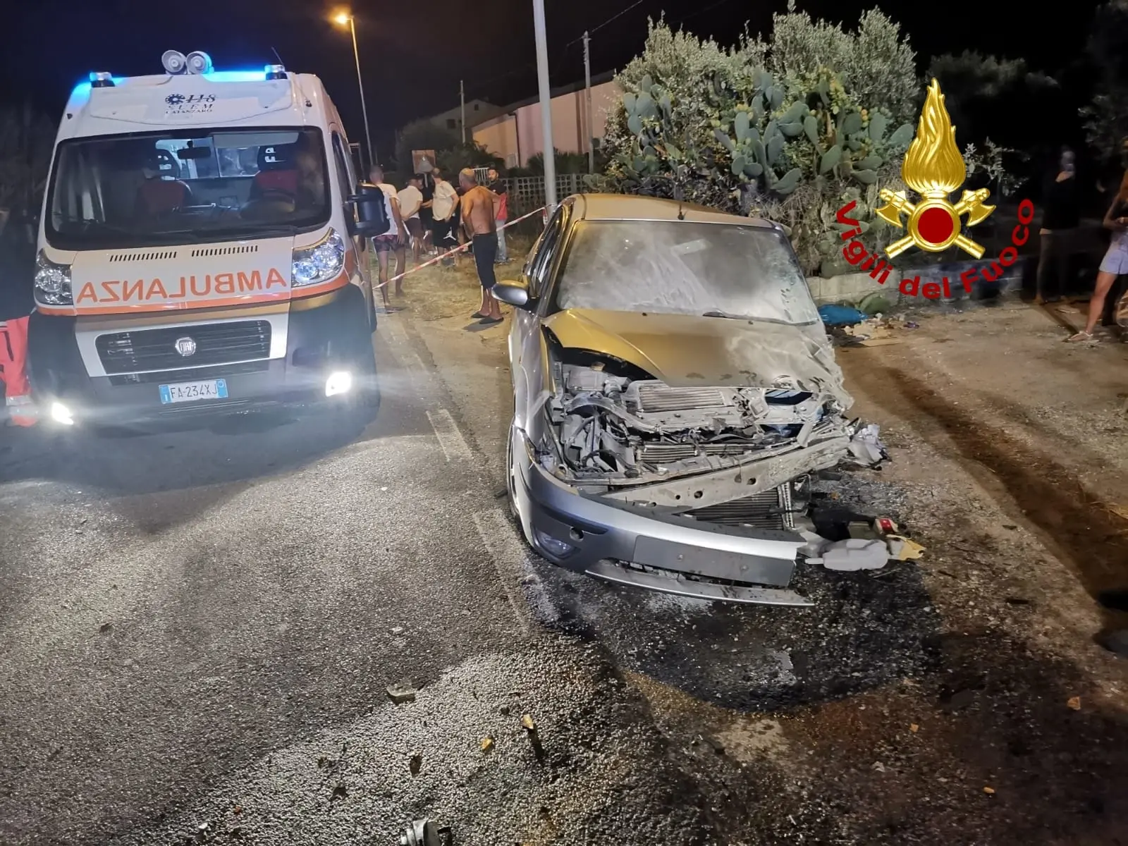 Incidenti stradali: Gizzeria. Un frontale con incendio auto, bilancio 4 feriti intervento dei Vvf