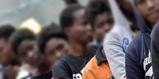 Giovani migranti positivi al Covid a Roccella Jonica, disagi e problemi