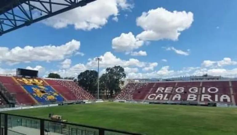 Tragedia, 40enne si impicca ad una traversa dello stadio della Reggina