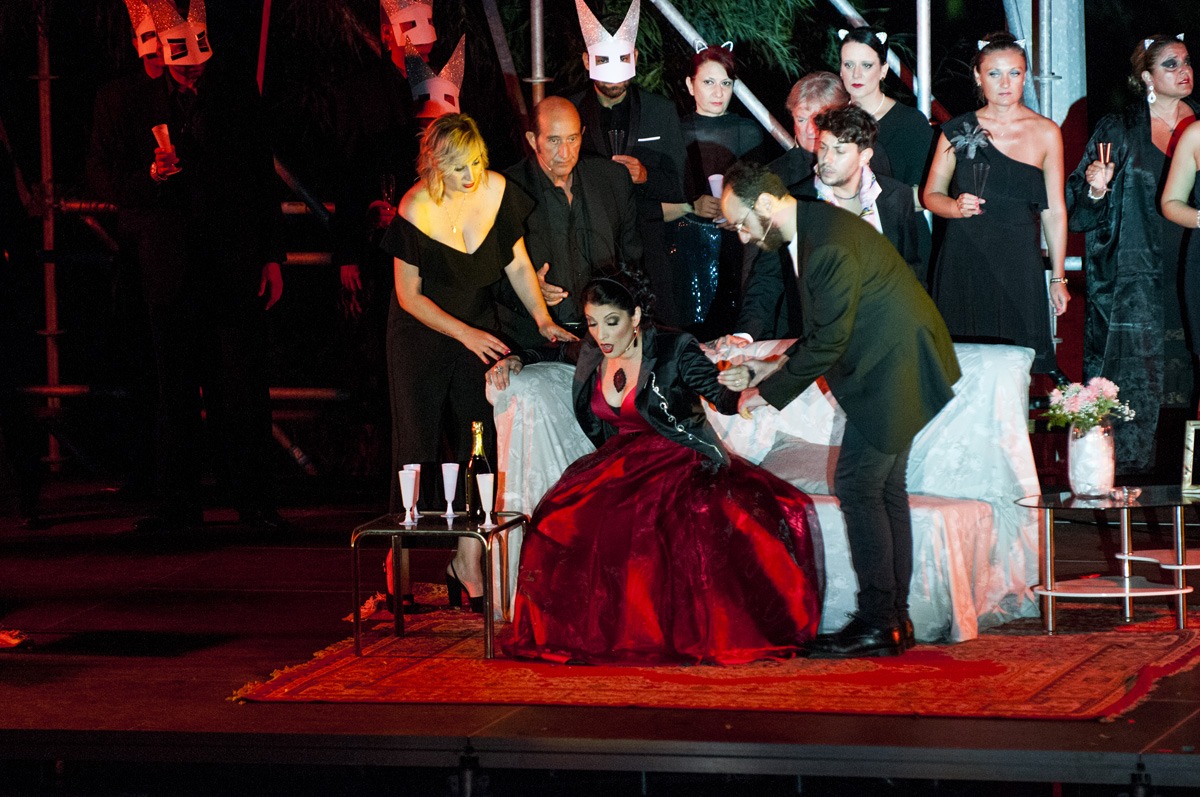 Il Trionfo del bello: LA TRAVIATA in scena nel borgo di Guardavalle