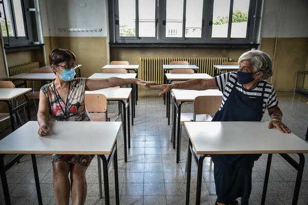 Da oggi distribuzione mascherine e gel alle scuole