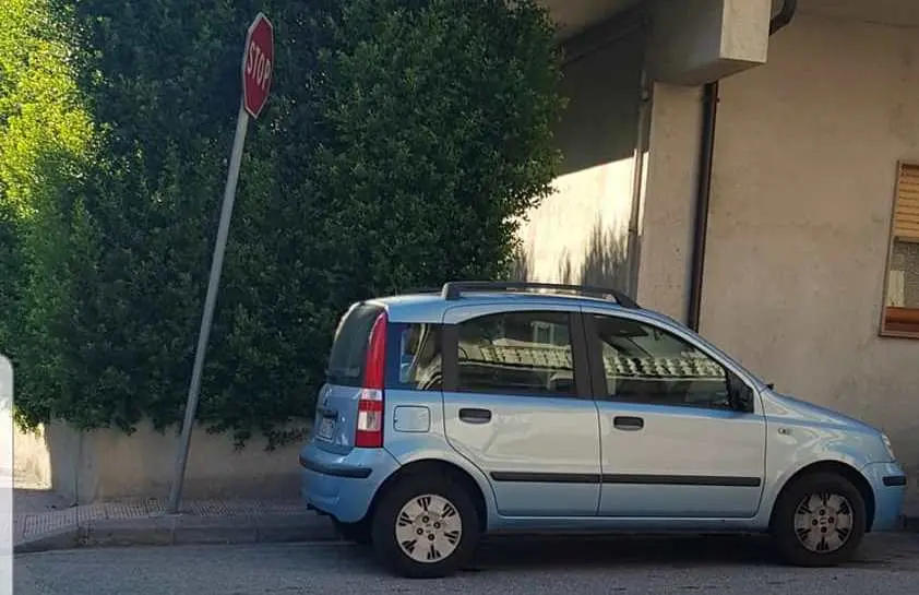 Continua il parcheggio selvaggio. Anche chi denuncia sarebbe caduto nella rete!