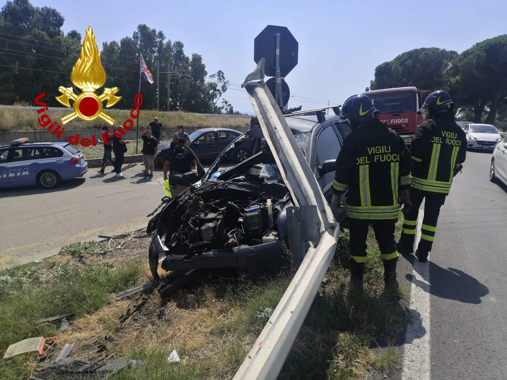 Rocambolesco incidente stradale sulla SS106, bilancio 5 feriti intervento dei Vvf, 118. Ps e Cc