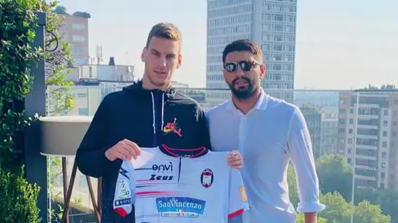 Calcio: Il Crotone acquista il centrocampista serbo Vulic