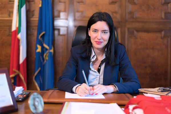 Da ricreazione a mascherine, Azzolina risponde