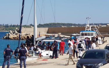 Migranti arrivati in Calabria, erano su barca a vela