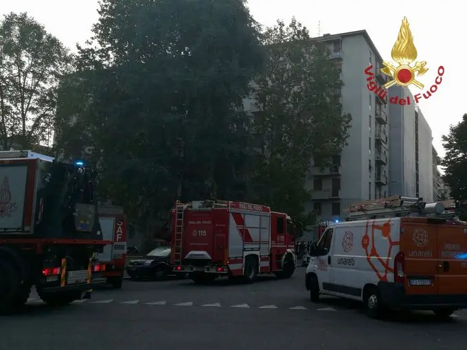 Paura a Milano in Piazzale Libia, forte esplosione fra tremare palazzi, feriti, gente in strada