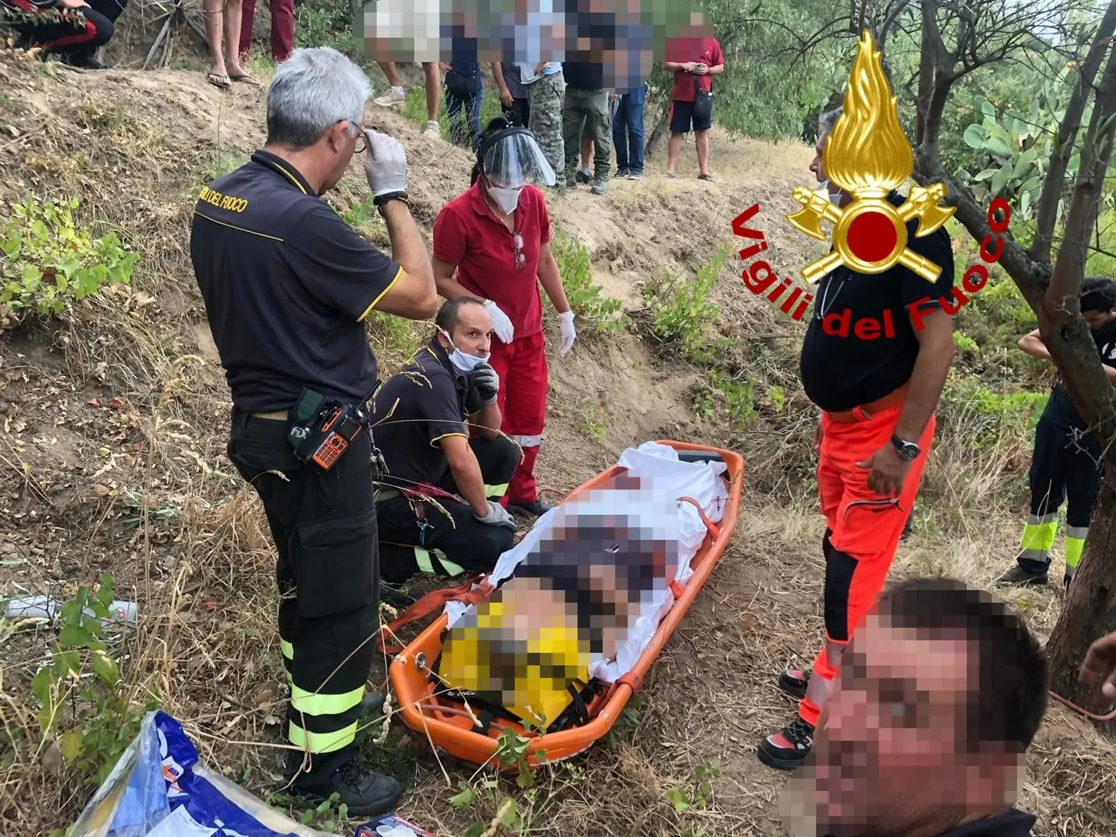 Disavventura per una nonnina ritrovata dai Vvf in un burrone a Sant'Andrea Apostolo sullo Ionio.