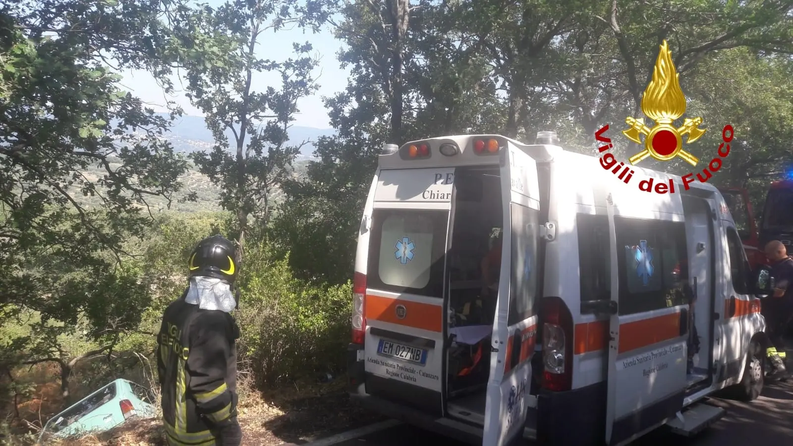 Chiaravalle. 29enne perde il controllo finendo in un burrone a Campo Petrizzi i Vvf lo recuperano