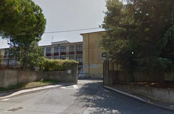 Covid: positive a Vibo due studentesse, tamponi a compagni sospese scuole "Murmura" "Vespucci"