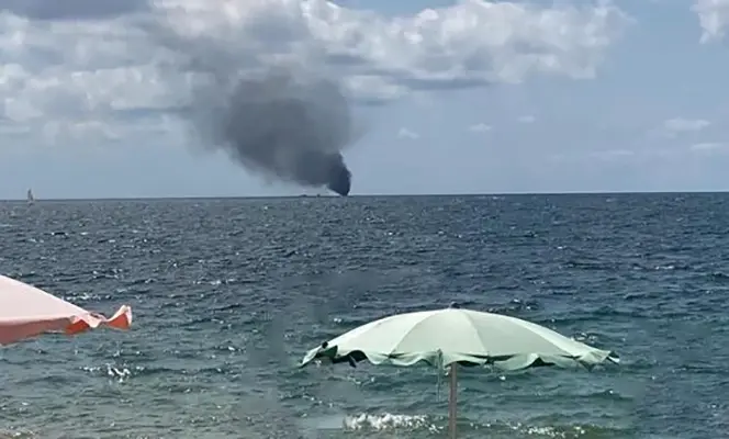 Barcone prese fuoco, indagati 'finanzieri-eroi'. Omicidio colposo, morirono 4 migranti nel crotonese
