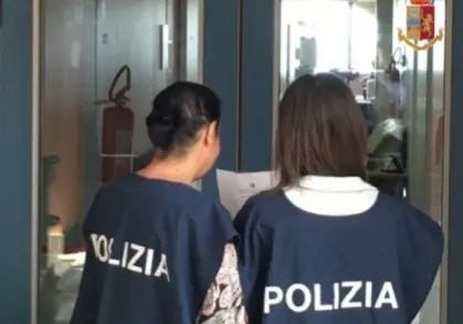 Catanzaro. Per anni ha maltrattato la moglie e la figlia: la Polizia notifica a un 60enne