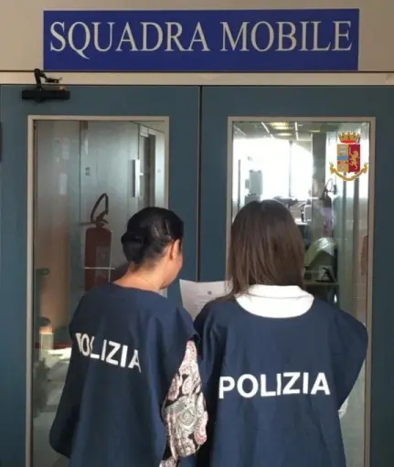 Catanzaro. Per anni ha maltrattato la moglie e la figlia: la Polizia notifica a un 60enne