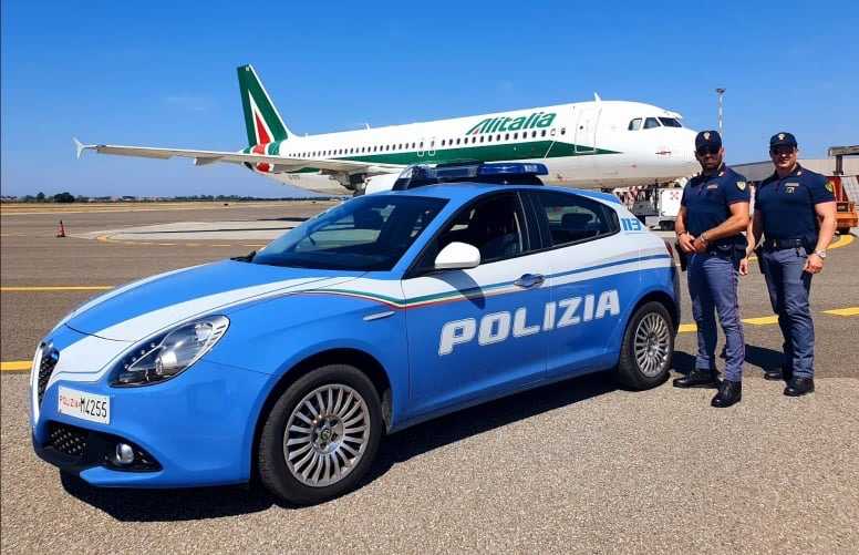 Aeroporto di Lamezia Terme: la Polizia di Stato denunciano un cittadino per un pass per disabili fal