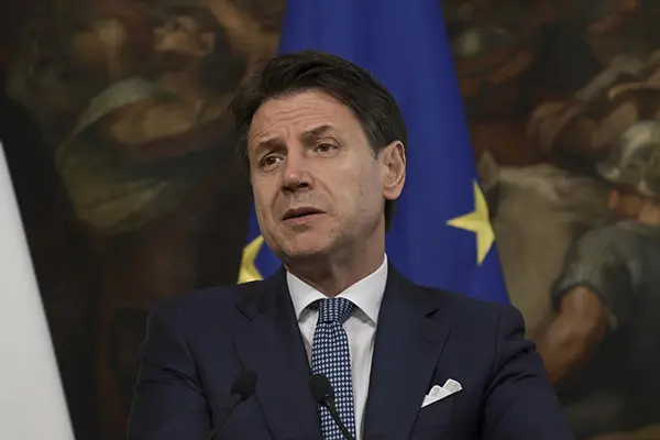 Boom contagi. Premier Conte, rigore in casa e mascherine sempre. Stretta su poteri Regioni