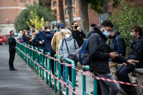 Covid: stop corsa a tampone, non è terra promessa