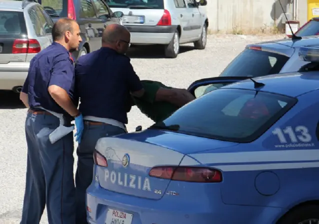 Rapina a dipendente tabaccheria Reggio, arrestati complici