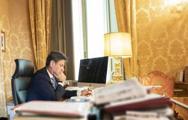 Premier Conte: firma il nuovo Dpcm. Ecco cosa cambia, il dettaglio delle nuove restrizioni