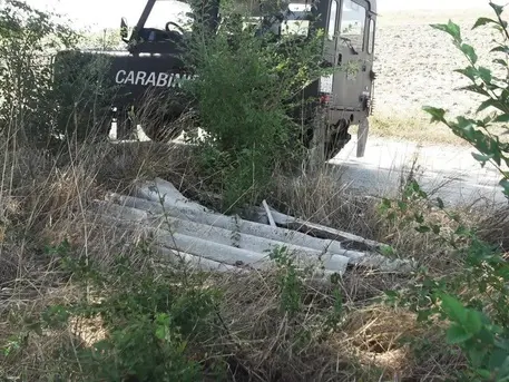 Calabria. Abbandona in strada lastre di eternit, sanzionato pensionato