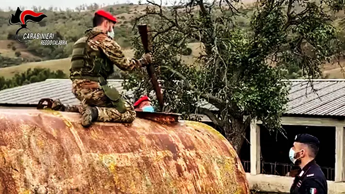 Calabria. Nascondeva arsenale in stalla, arrestato dai carabinieri