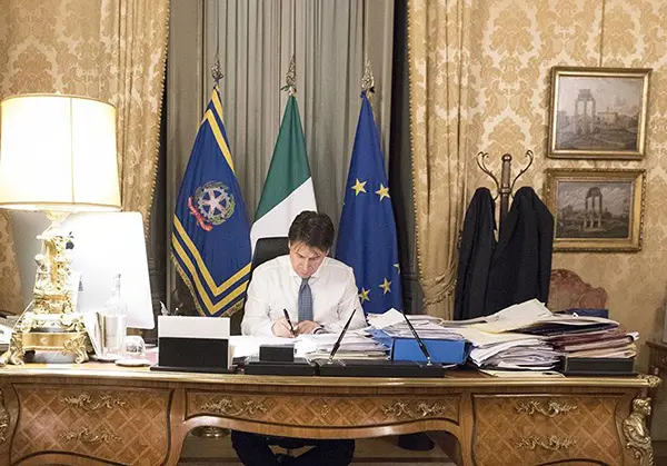 Presidente Giuseppe Conte media coi sindaci. Lombardia, coprifuoco alle 23