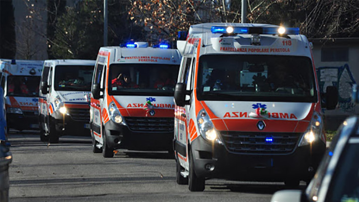 Sis 118: ambulanze in fila per ore davanti agli ospedali. "Pazienti in attesa su mezzi"