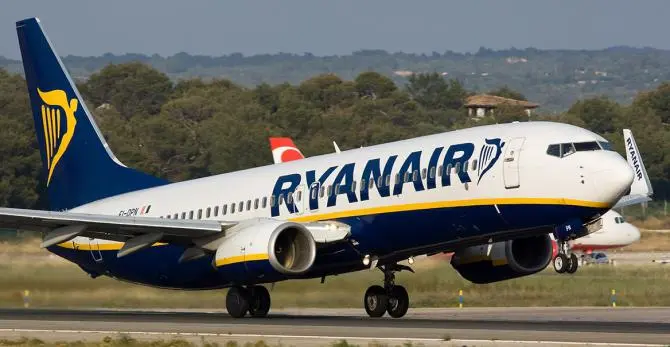 Aerei: Ryanair collega Verona con Lamezia Terme e Bari